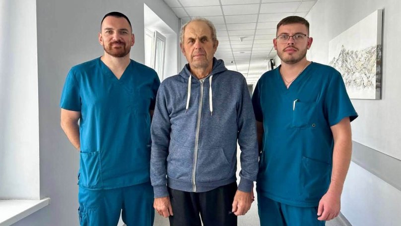 У Львові хірурги видалили пацієнту рідкісну 25-сантиметрову пухлину, яка поглинала цукор