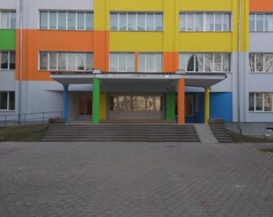 На Львівщині директора підрядної компанії засудили за привласнення понад 350 тисяч гривень під час утеплення школи