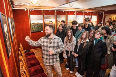 У музеї Михайла Грушевського відкрили виставку картин ветерана Руслана Кухти (фото)