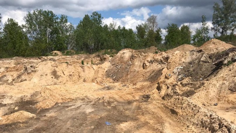 На Львівщині судять ексдепутата та двох його знайомих за незаконний видобуток піску