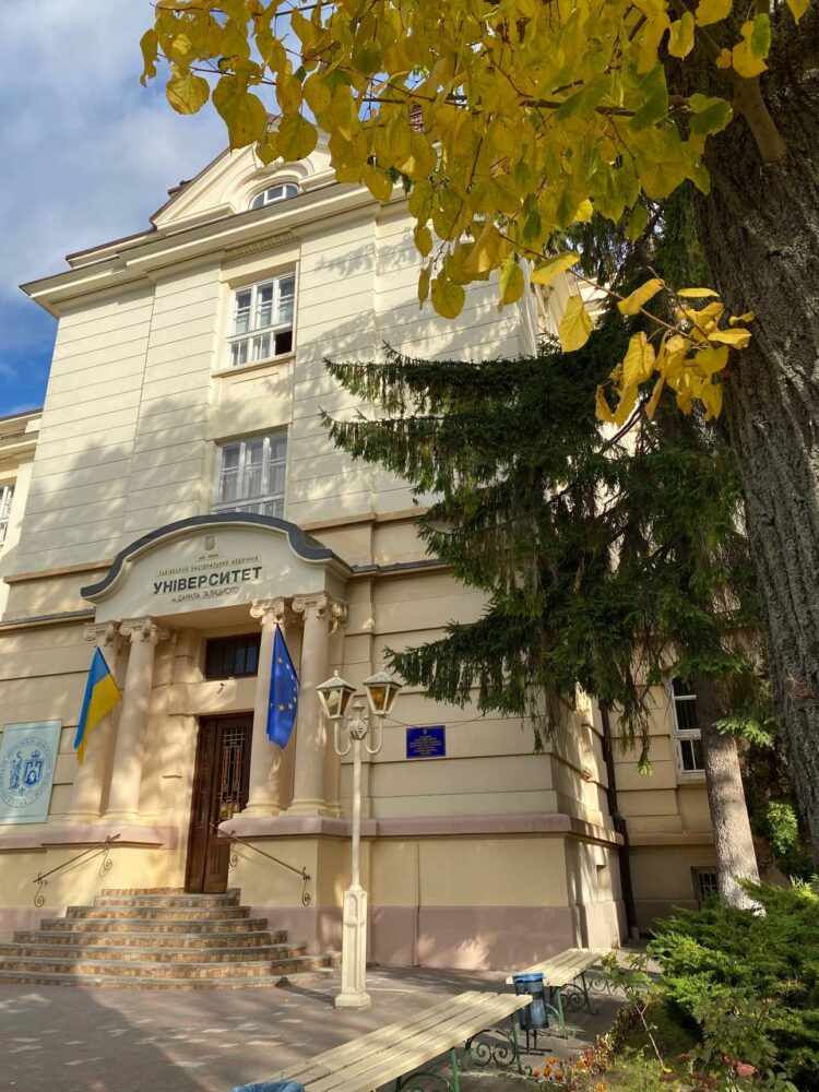Львівський медуніверситет офіційно перейменували на честь Короля Данила