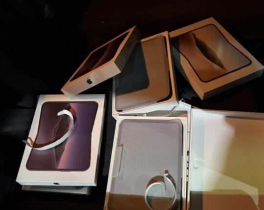 Львівські митники викрили контрабанду iPhone вартістю 1,4 млн грн