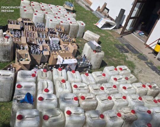 На Львівщині судитимуть чоловіка за підпільне виробництво та продаж алкоголю