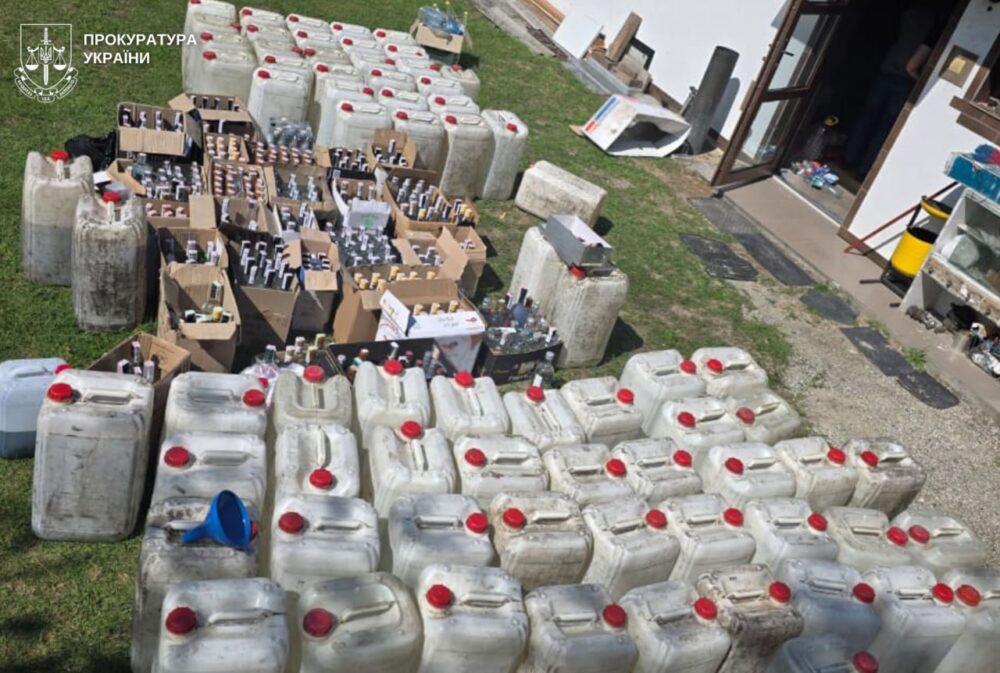 На Львівщині судитимуть чоловіка за підпільне виробництво та продаж алкоголю