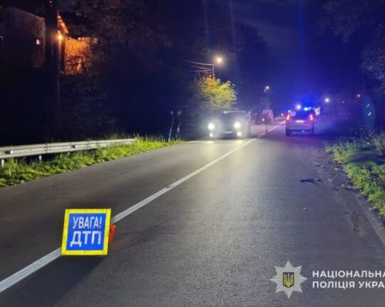 На Львівщині водій збив двох 24-річних дівчат і втік