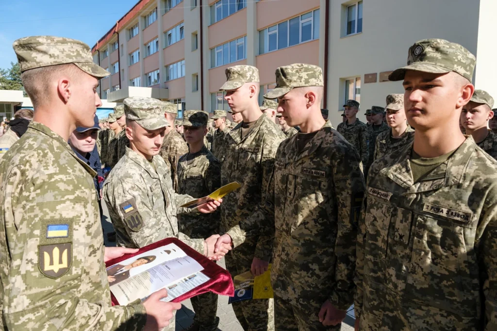 У Львівському ліцеї імені Героїв Крут 209 першокурсників склали присягу ліцеїста (фото)