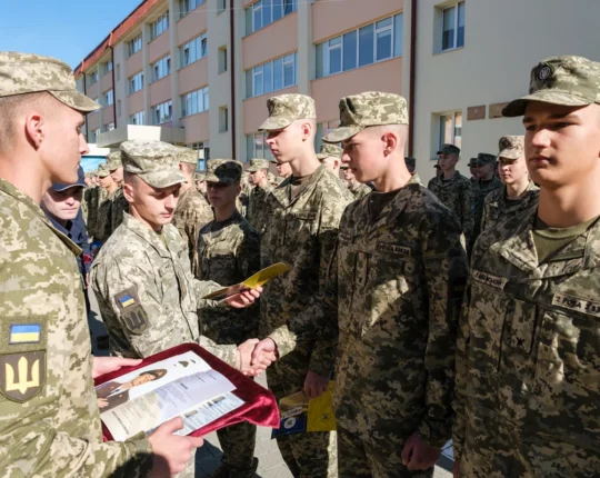 У Львівському ліцеї імені Героїв Крут 209 першокурсників склали присягу ліцеїста (фото)