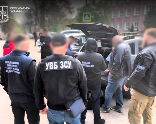 У Львові лікарка зі спільником за гроші обіцяли військовому допомогти уникнути фронту