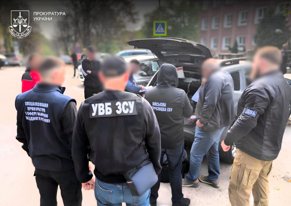 У Львові лікарка зі спільником за гроші обіцяли військовому допомогти уникнути фронту