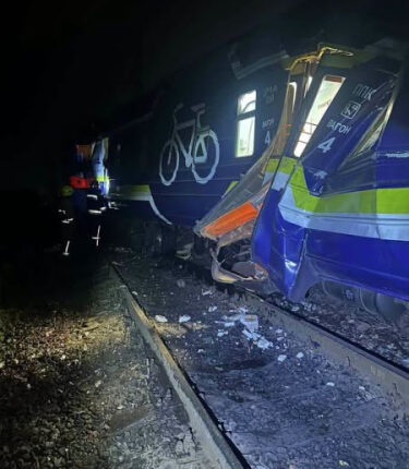 У Львові дизель-поїзд зіткнувся з електровозом: травмувалися восьмеро людей, п’ятьох госпіталізували (фото, відео)
