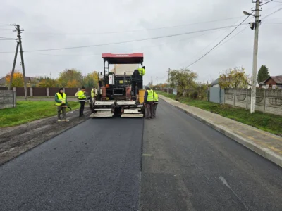 На Львівщині ремонтують дві дороги місцевого значення: роботи завершують у Старому Яричеві