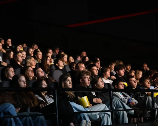 Старшокласники Самбірщини переглянули перший у світі військовий екшн, знятий із використанням FPV-дронів (фото)