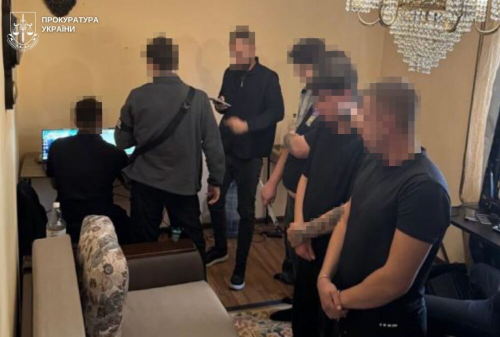 У Стрию викрили шахрайський кол-центр: від дій зловмисників могли постраждати 80 людей