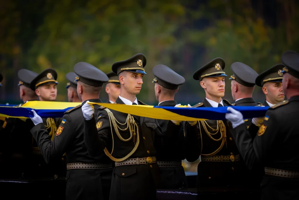 На Національному військовому меморіальному кладовищі поховали 14 невідомих Захисників України