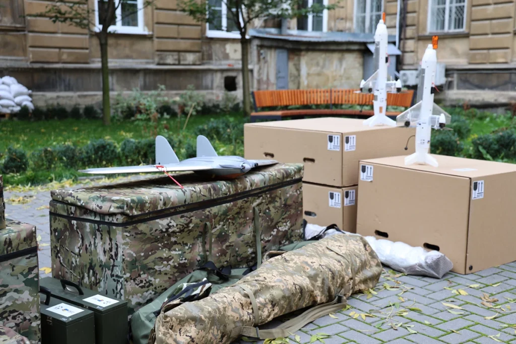 Львівська ОВА разом із волонтерами передала нові безпілотники для окремого зенітно-кулеметного батальйону (фото)