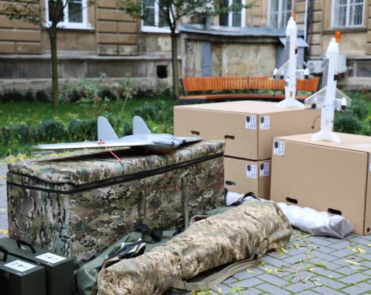 Львівська ОВА разом із волонтерами передала нові безпілотники для окремого зенітно-кулеметного батальйону (фото)