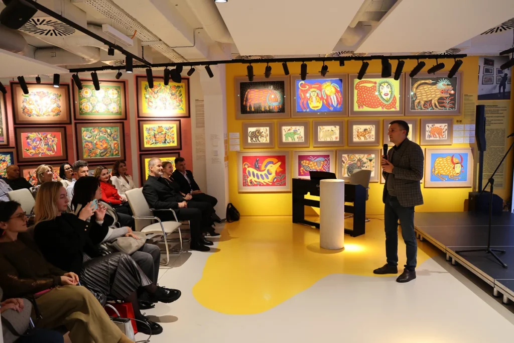 У ZAG Gallery обговорили мистецтво провокації на основі робіт чеського скульптора Девіда Черні (фото)