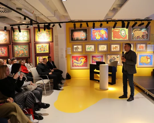 У ZAG Gallery обговорили мистецтво провокації на основі робіт чеського скульптора Девіда Черні (фото)