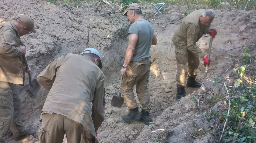 У Польщі завершили пошукову експедицію на місці масового поховання українців у Ласкові: виявили понад 40 останків
