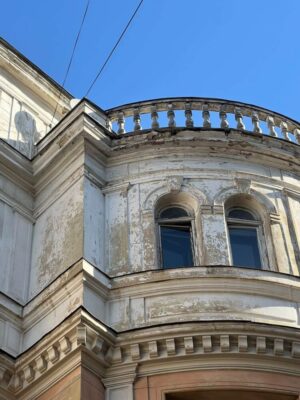 У Львові власників готелю «Жорж» зобов’язали привести фасад пам’ятки до належного стану (фото)