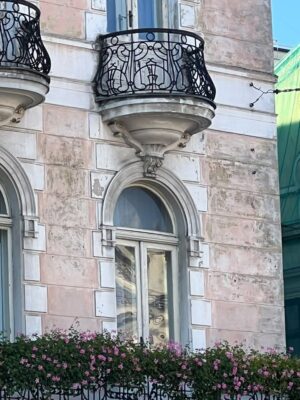 У Львові власників готелю «Жорж» зобов’язали привести фасад пам’ятки до належного стану (фото)